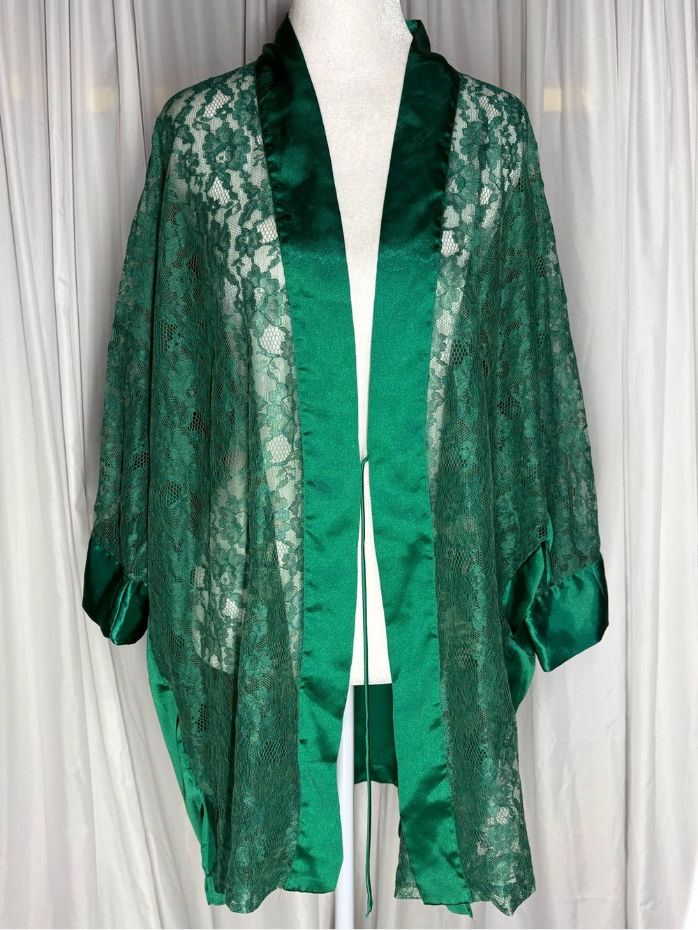 Vintage Victoria's Secret Gold Label
Lace Kimono Robe Green One Size